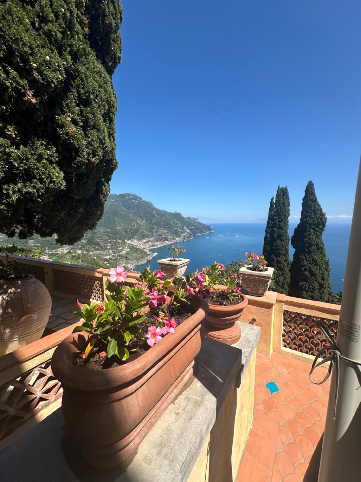 Villa Barluzzi ราเวลโล ภายนอก รูปภาพ